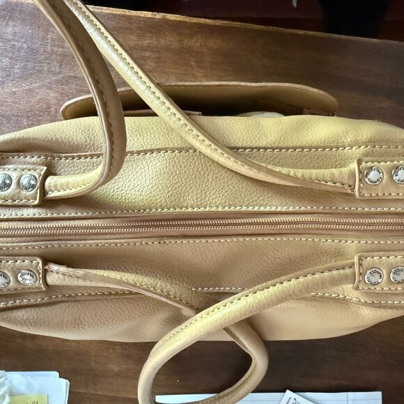 Tommy HIlfiger everyday basic bag - Tan with Red lining - well loved. - Picture 11 of 15